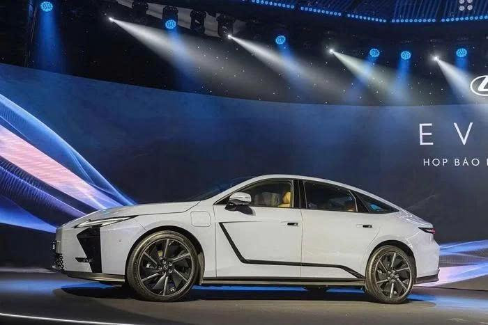 Lexus ES 500e tại Việt Nam: xe điện hạng sang 460 km và bài toán cạnh tranh