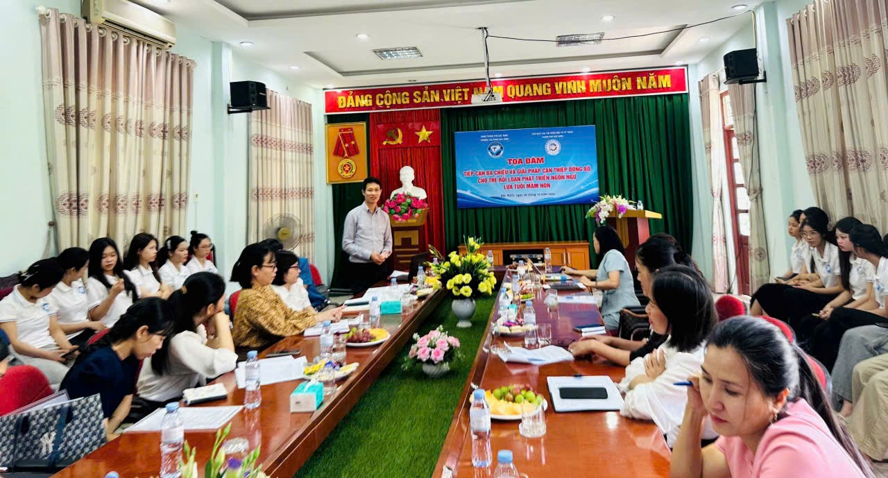 Hà Nội hỗ trợ gia đình có con khuyết tật chăm sóc và trị liệu tại nhà