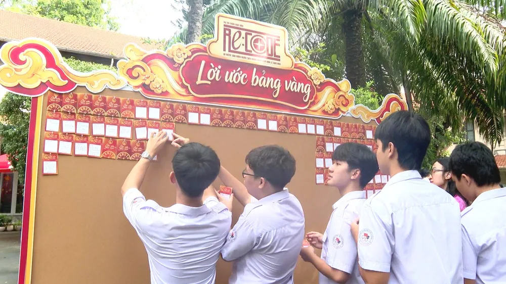 Học sinh tái hiện lịch sử: Ngữ văn bước ra khỏi trang sách