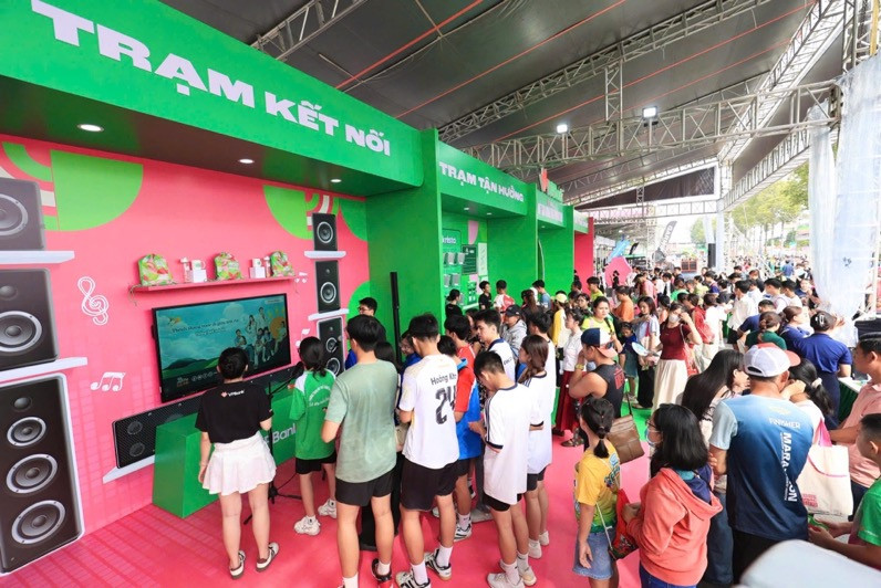 Hàng chục nghìn runner bùng nổ tại VPBank Đất Sen Hồng Music Marathon