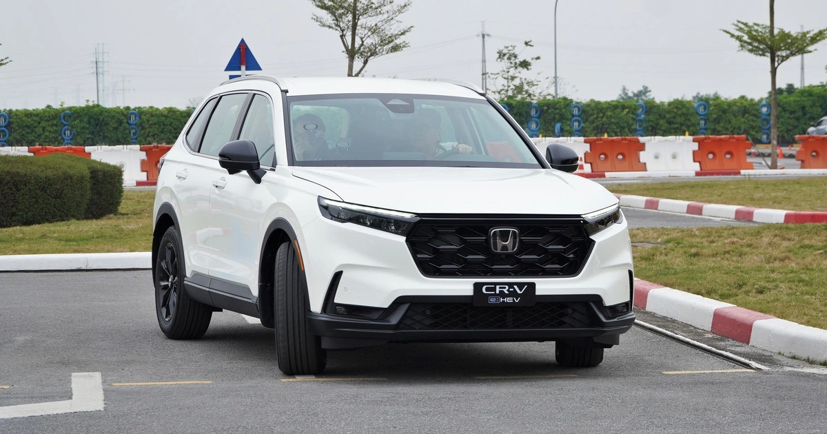Corolla Cross Hybrid hay Honda HR-V: tiết kiệm xăng kiểu nào khôn hơn?