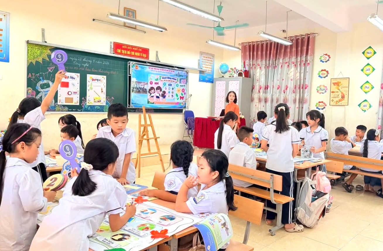 Công nghệ mở lớp, nối trường: bước ngoặt ở tiểu học Kim Liên