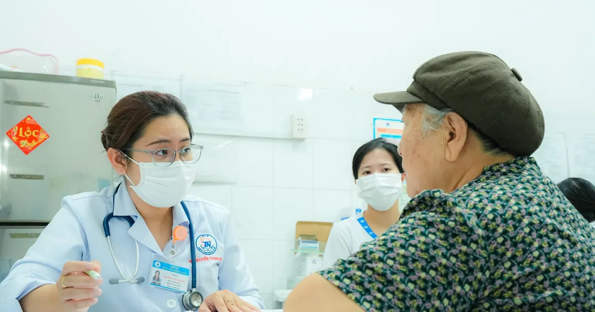 Từ gia đình đến bệnh viện: mô hình chăm sóc người cao tuổi toàn diện đang hình thành