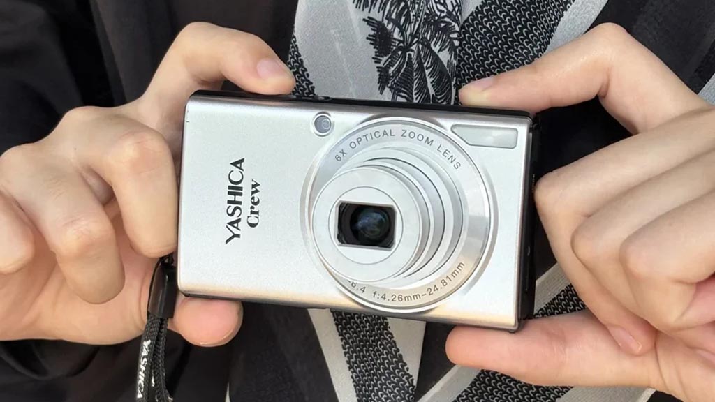 Máy ảnh compact giá rẻ và làn sóng hoài cổ: cuộc chơi của Yashica và Ricoh