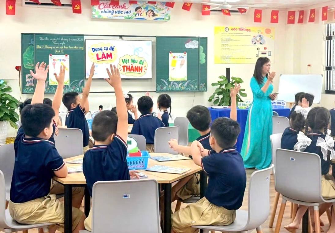 Công nghệ mở lớp, nối trường: bước ngoặt ở tiểu học Kim Liên