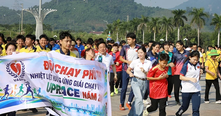 Từ Hà Nội đến Phú Thọ: chạy bộ cộng đồng đang thành lối sống mới