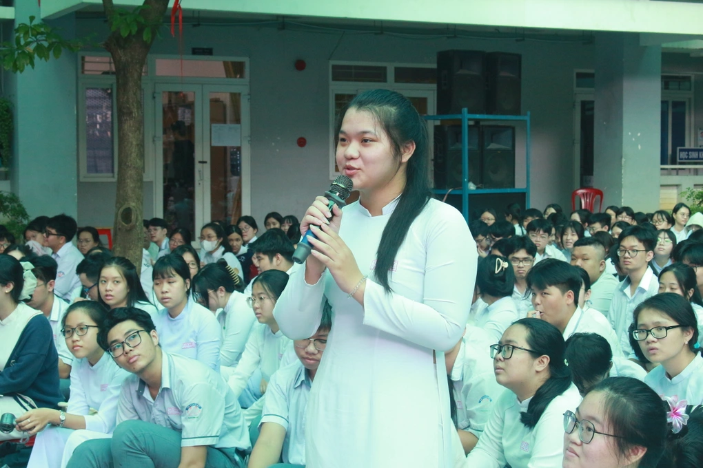 Những dấu hiệu cảnh báo sức khỏe tâm thần ở trẻ em trong thời đại số mà phụ huynh cần nhận biết ngay