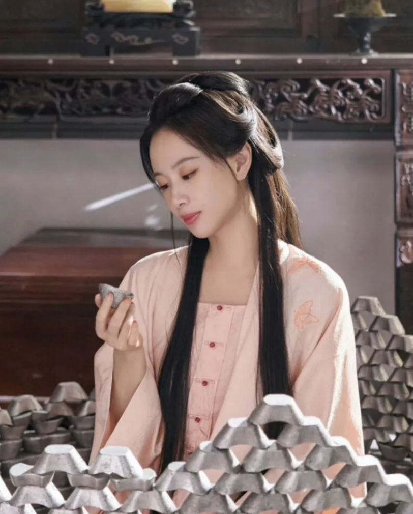 Lan Hương Như Cố: tranh cãi về Đàm Tùng Vận và lời khen dành cho cả dàn cast