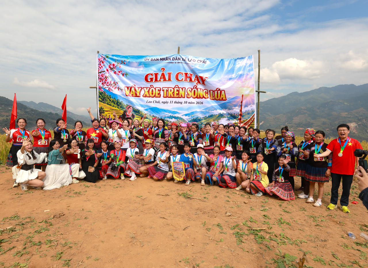 Gần 200 nữ vận động viên chinh phục ruộng bậc thang Lao Chải