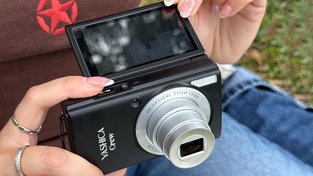 Máy ảnh compact giá rẻ và làn sóng hoài cổ: cuộc chơi của Yashica và Ricoh