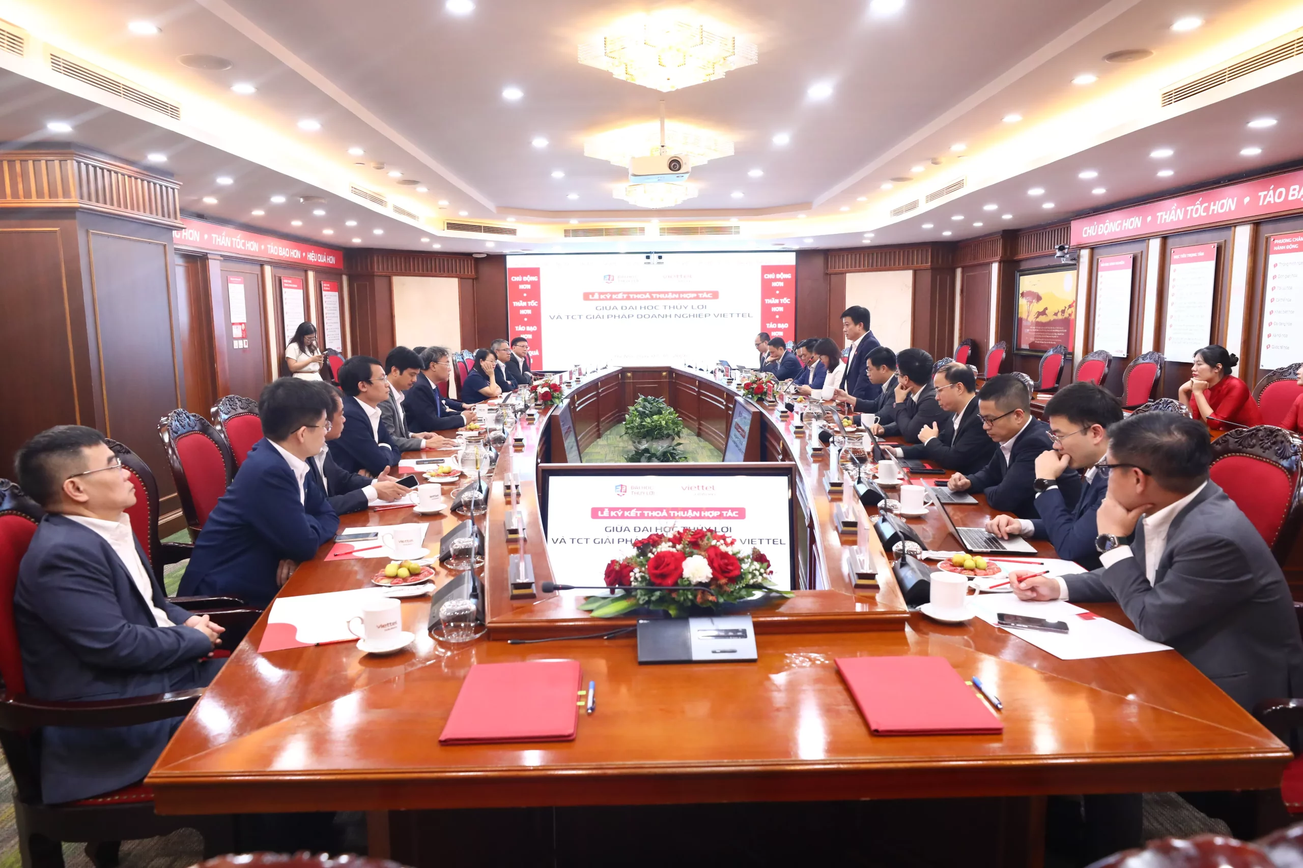 Đưa bài toán doanh nghiệp vào giảng đường để biến tri thức thành sản phẩm