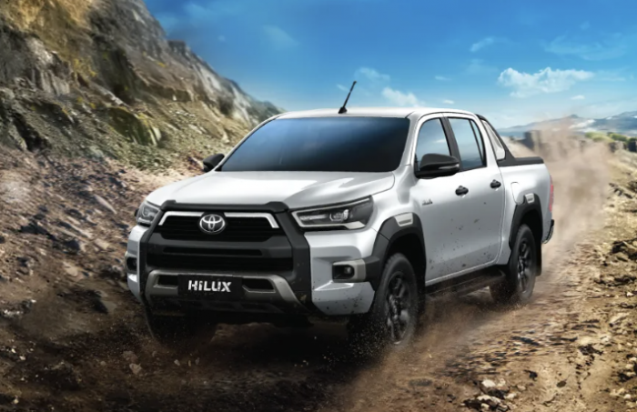 Bộ ba Cross của Toyota tháng 10: nên xuống tiền mẫu nào?