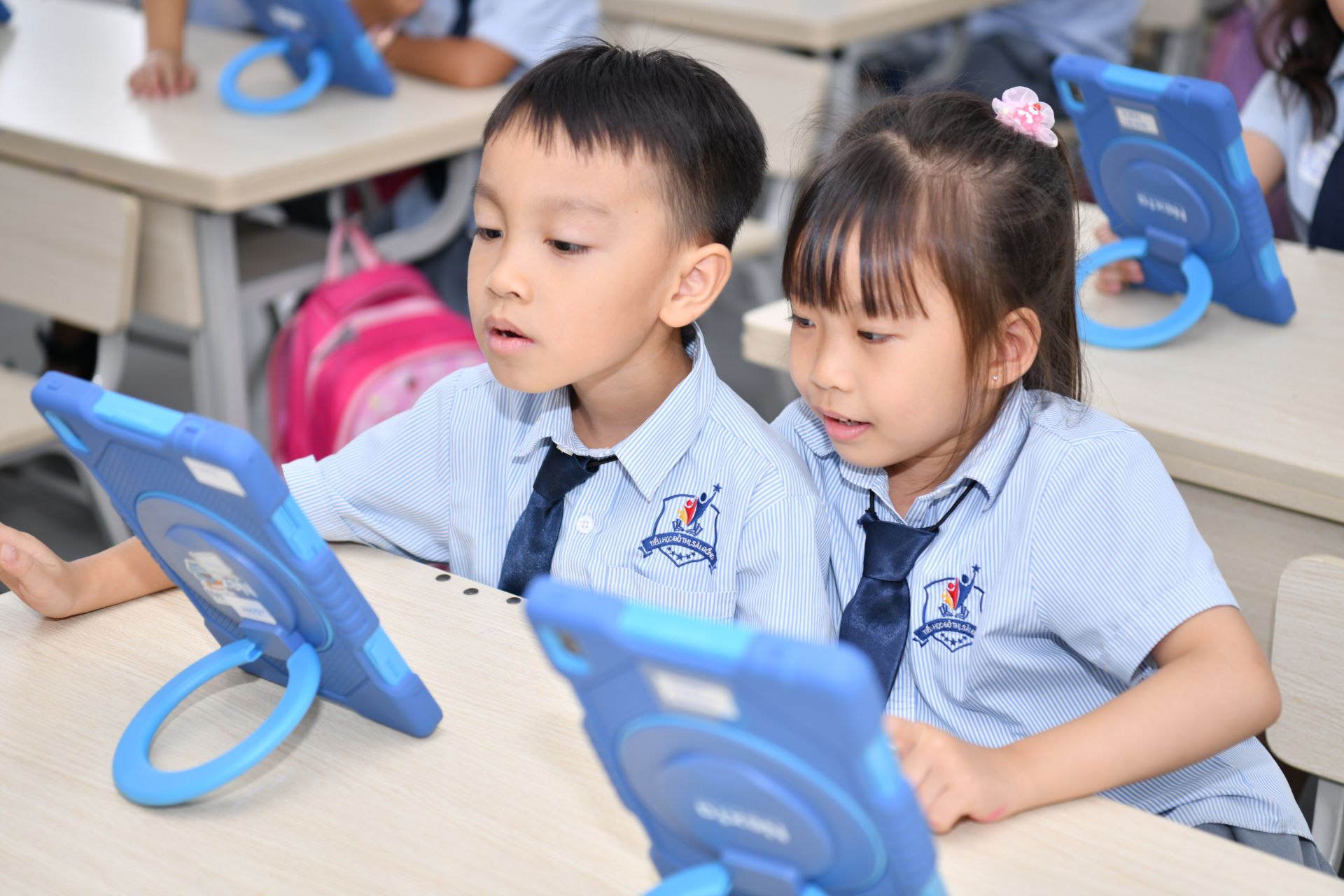 Dạy con kỹ năng công dân số để an toàn trực tuyến
