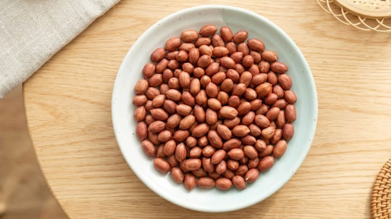 Những siêu thực phẩm giúp thông động mạch tự nhiên: Lạc, omega-3 và nghệ