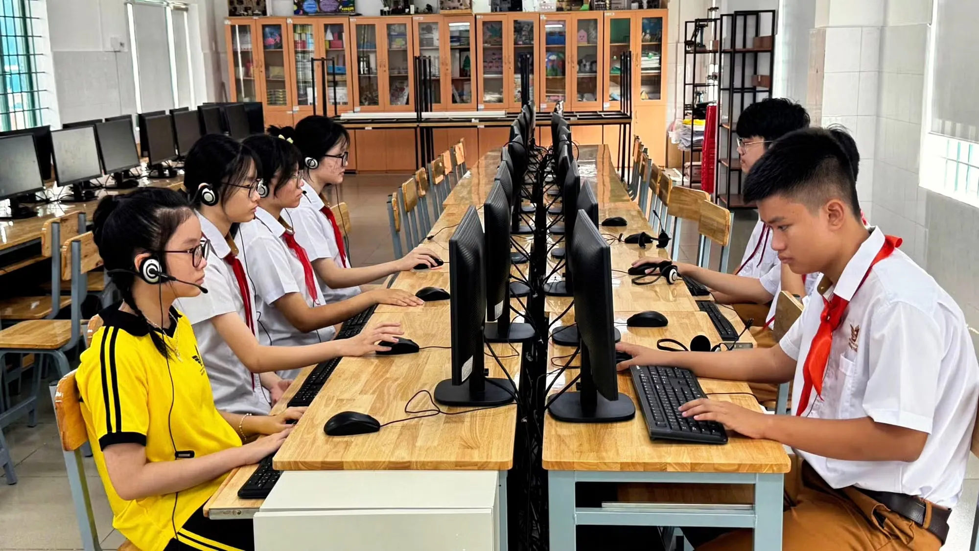 Dạy con kỹ năng bảo vệ bản thân trên mạng để trở thành công dân số an toàn