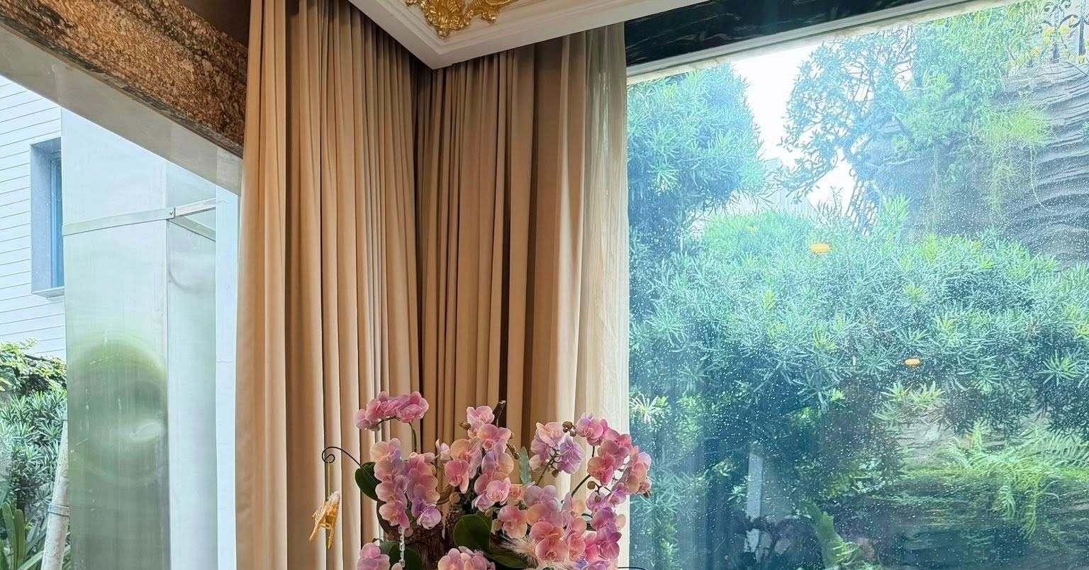 Từ gánh bánh canh đến bếp ngoài trời: sang trọng gặp dân dã