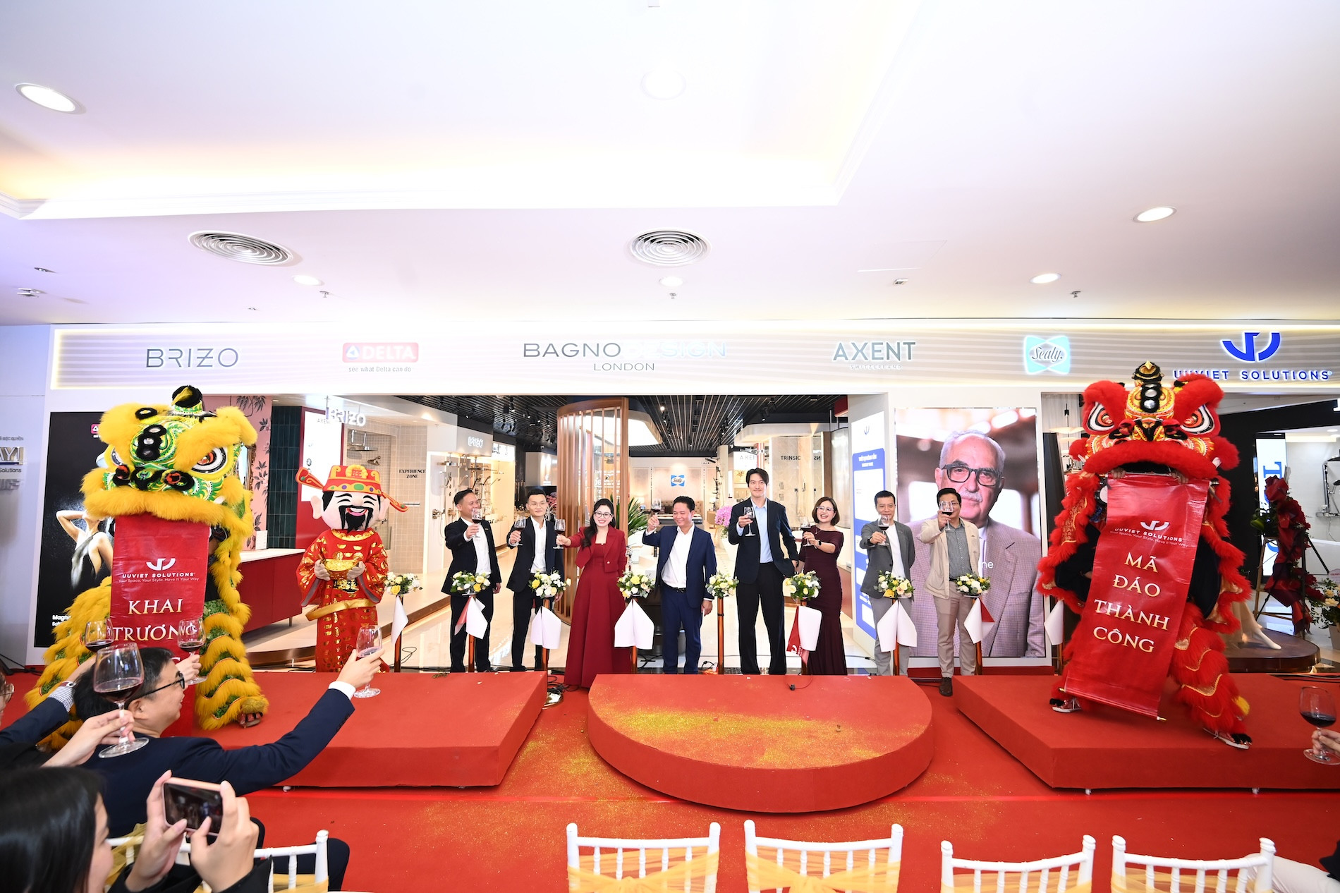 AA Deco và Uuviet Solutions: cuộc đua tái định nghĩa showroom nội thất cao cấp