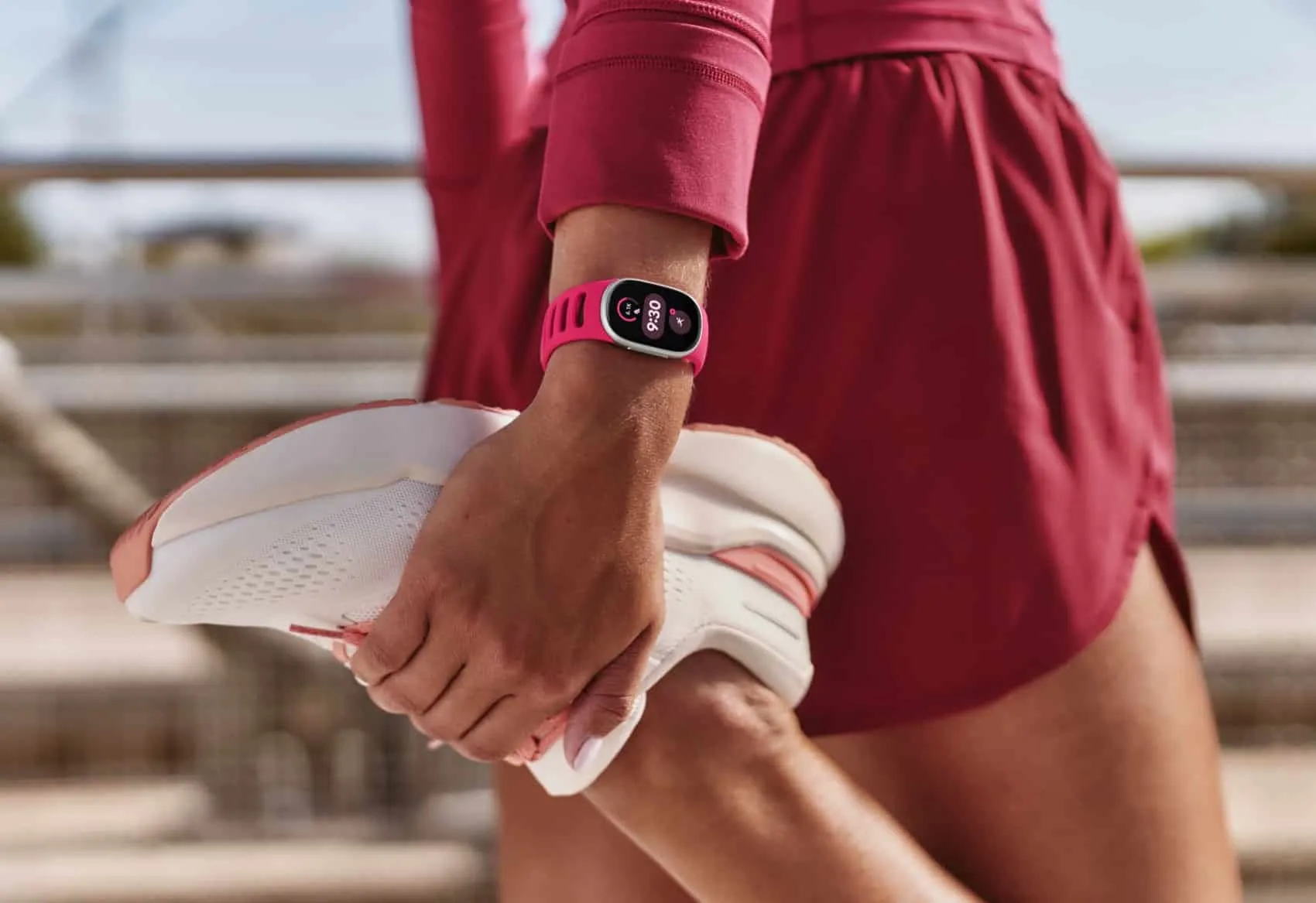 Google Fitbit Edge vs Galaxy Fit3: chọn vòng đeo thông minh nào?