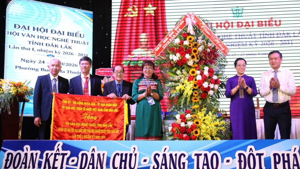 Đêm hội Áo dài và Trang phục dân tộc Đắk Lắk: khi phụ nữ nông dân bước lên sàn diễn dân tộc