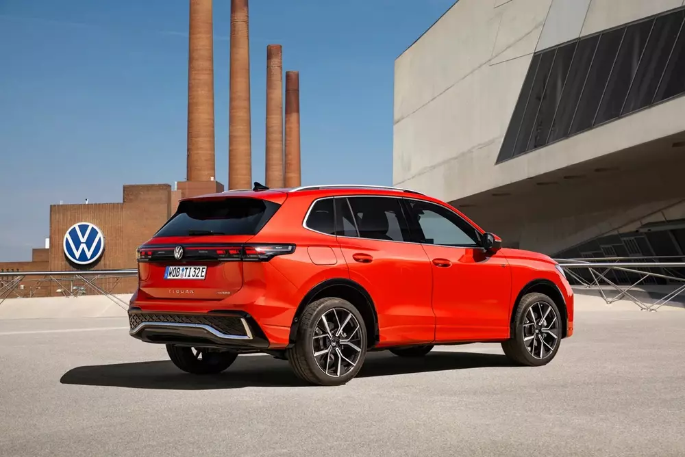Volkswagen Tiguan giá 1,3 tỷ: cơ hội hay bất lợi trong SUV hạng C?