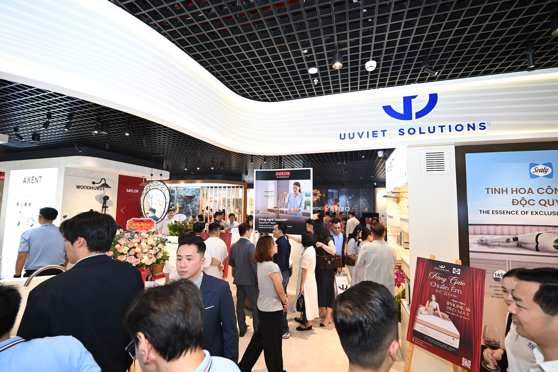 AA Deco và Uuviet Solutions: cuộc đua tái định nghĩa showroom nội thất cao cấp