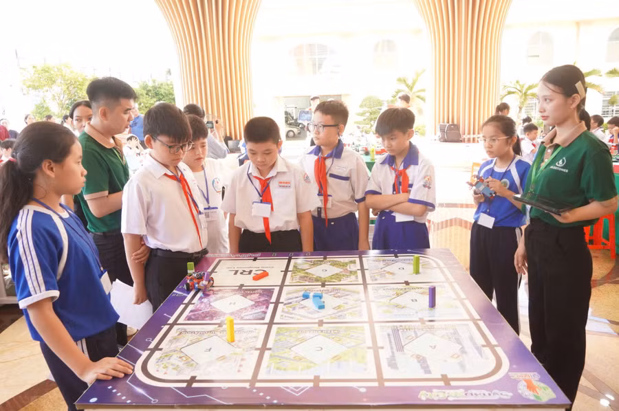 172 học sinh tỏa sáng tại cuộc thi Robotics Challenge ở STEM Talent Cần Thơ