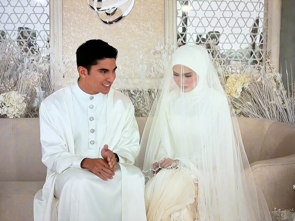 Kisah Pereka di Sebalik Gaun Nikah Bella Astillah