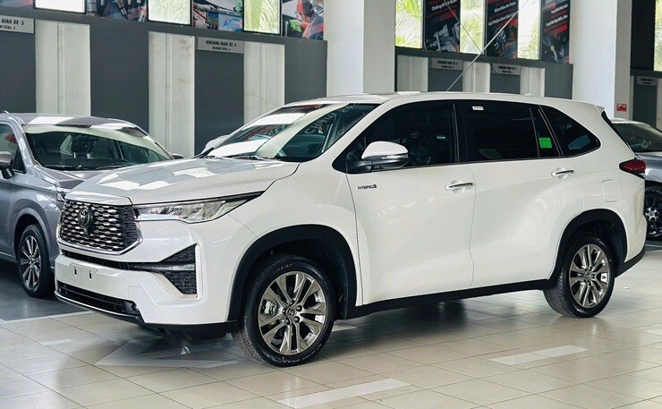 Xe 7 chỗ giảm giá hàng trăm triệu đồng: Mua ngay hay chờ?