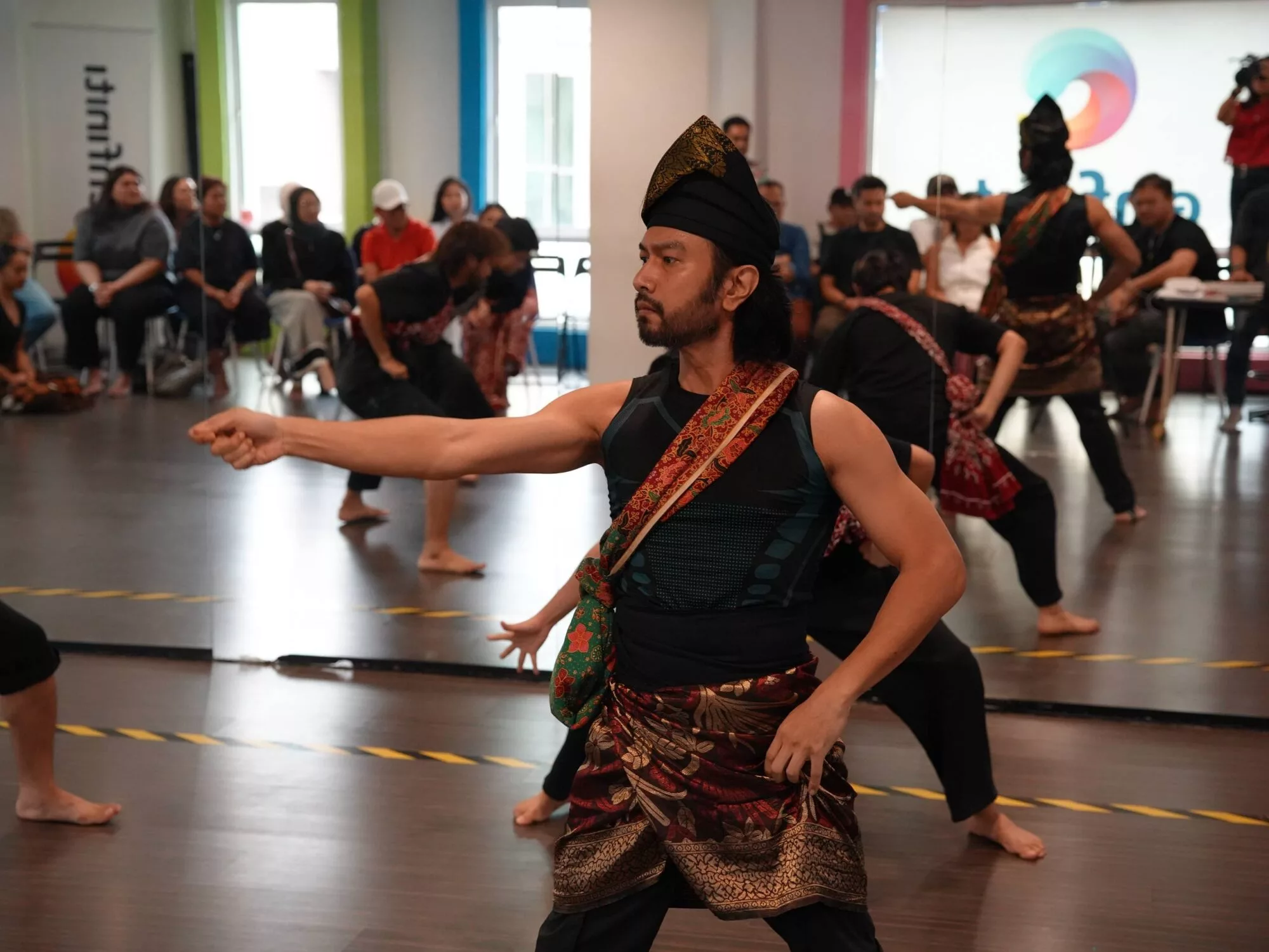 Menghidupkan Watak Teater Muzik: Dedikasi Yang Mengubah Suara