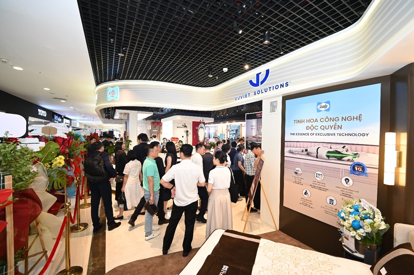Showroom Uuviet Solutions Hà Nội và cuộc chơi nội thất Âu - Mỹ
