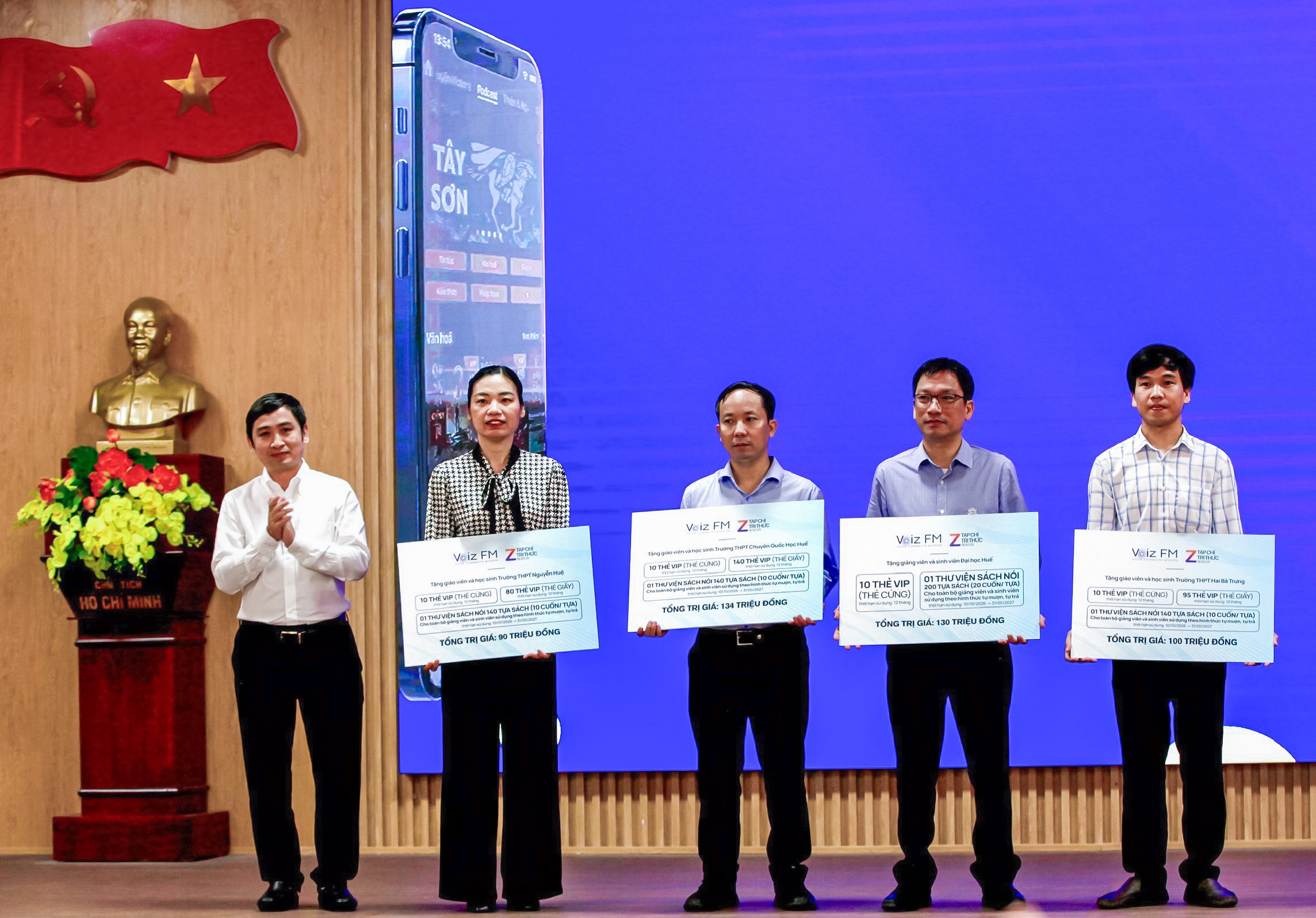Sách nói và thư viện số mở rộng không gian đọc cho học sinh Huế