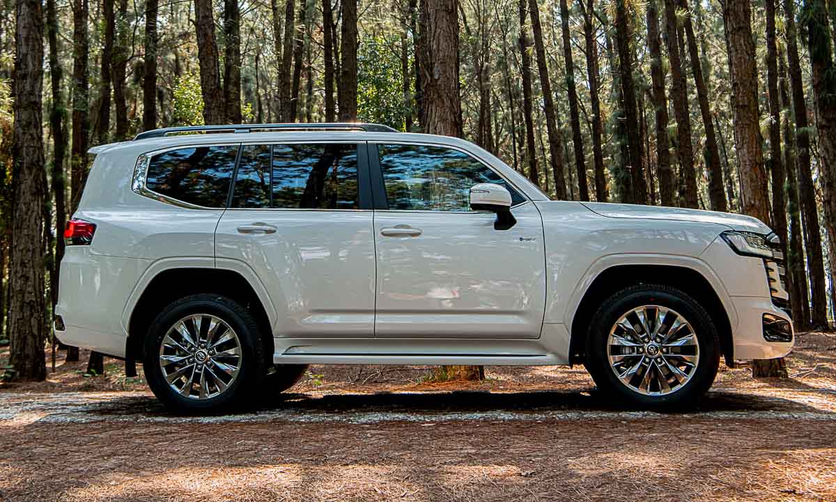 Toyota Innova Cross HEV dẫn đầu: xe xăng truyền thống bắt đầu lùi bước