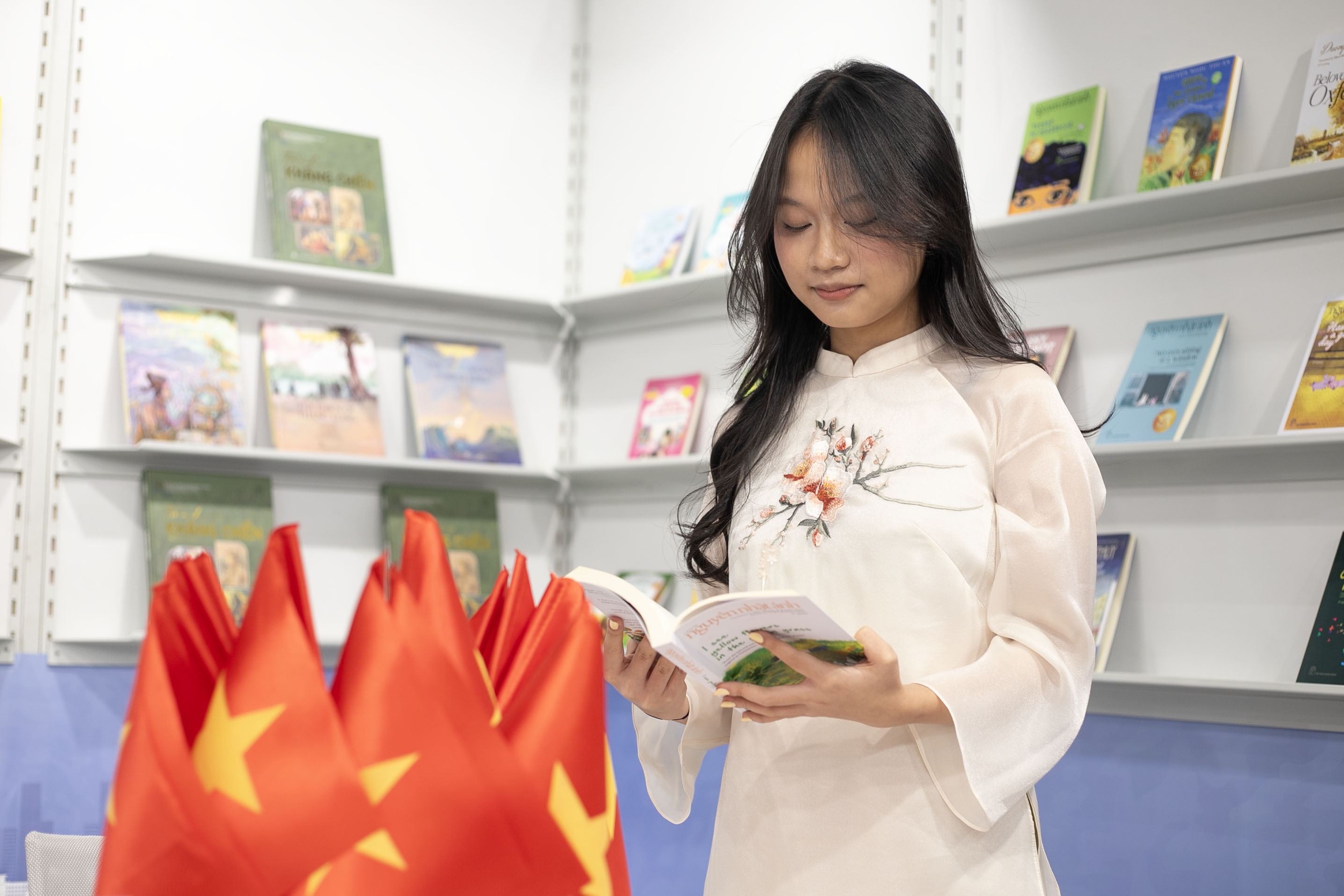 Văn hóa Tây Nguyên và sách Việt Nam bước ra sân khấu quốc tế