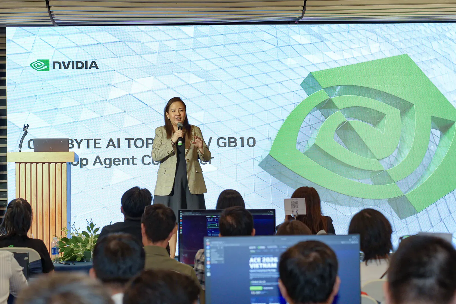 GIGABYTE AI TOP ATOM 64GB: Mở khóa Local AI trên máy tính để bàn