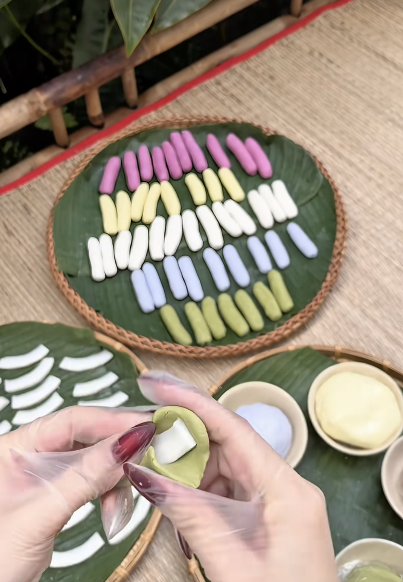 Từ gánh bánh canh đến bếp ngoài trời: sang trọng gặp dân dã