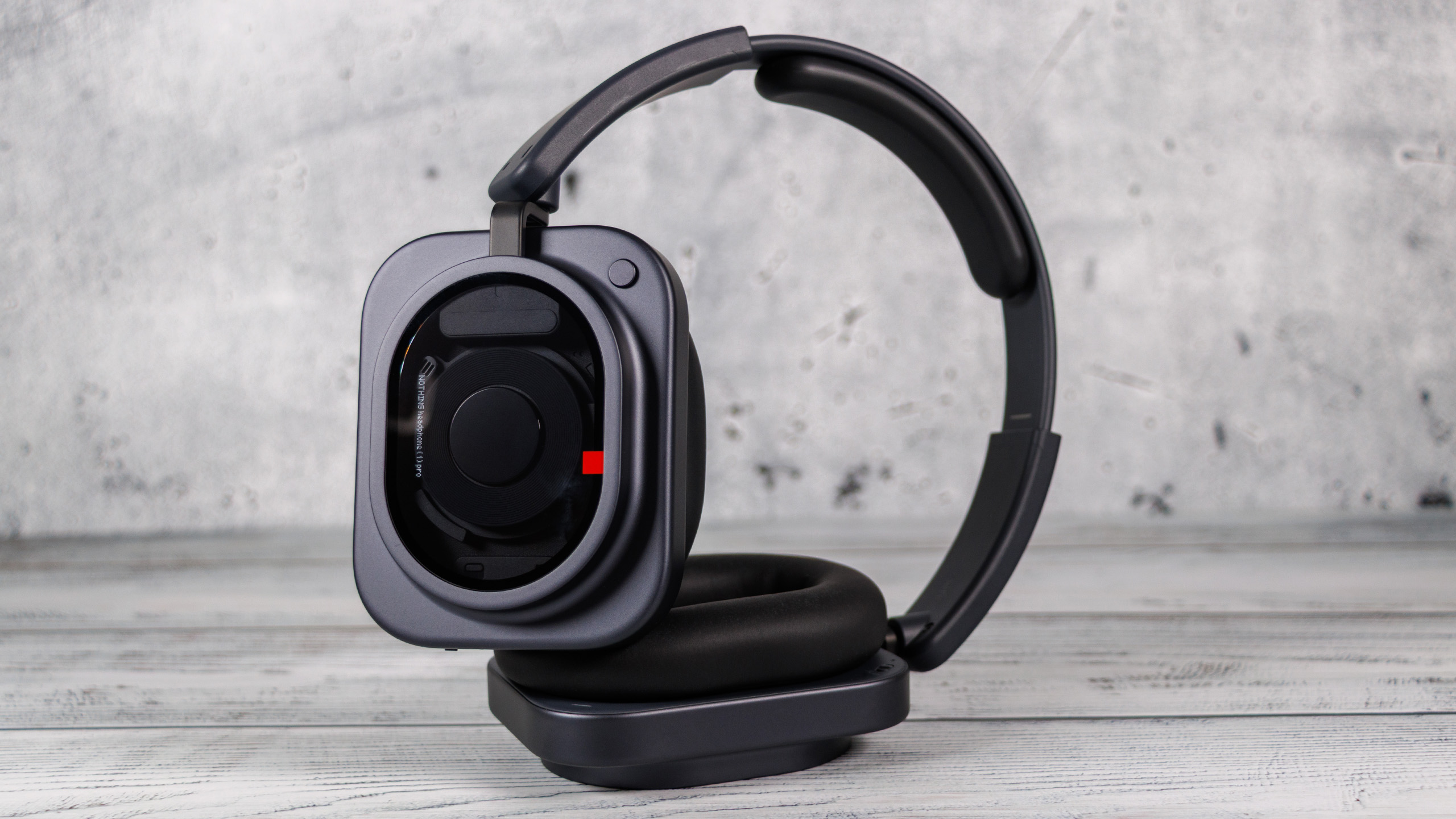 Sennheiser MOMENTUM True Wireless 5 vs Nothing Headphone (1) Pro: Đâu là tai nghe chống ồn cao cấp đáng mua hơn?