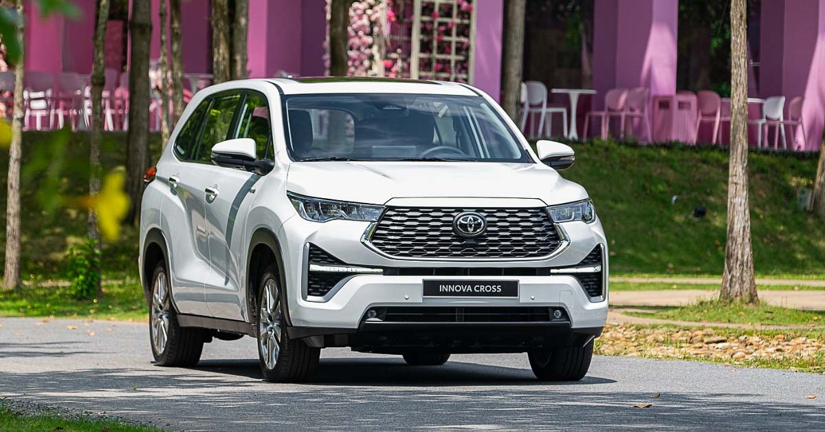 Toyota Innova Cross HEV dẫn đầu: xe xăng truyền thống bắt đầu lùi bước