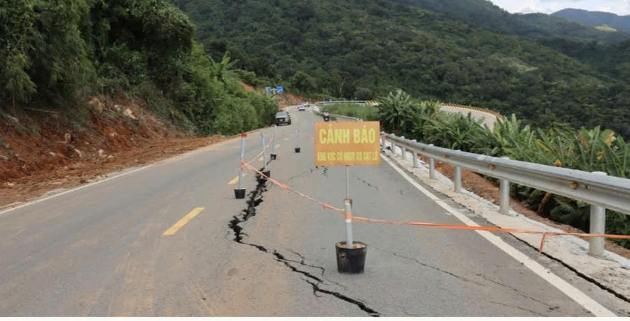Sụt lún hơn 40m trên đèo Đại Ninh: Báo động an toàn giao thông và bài toán gia cố nền đường