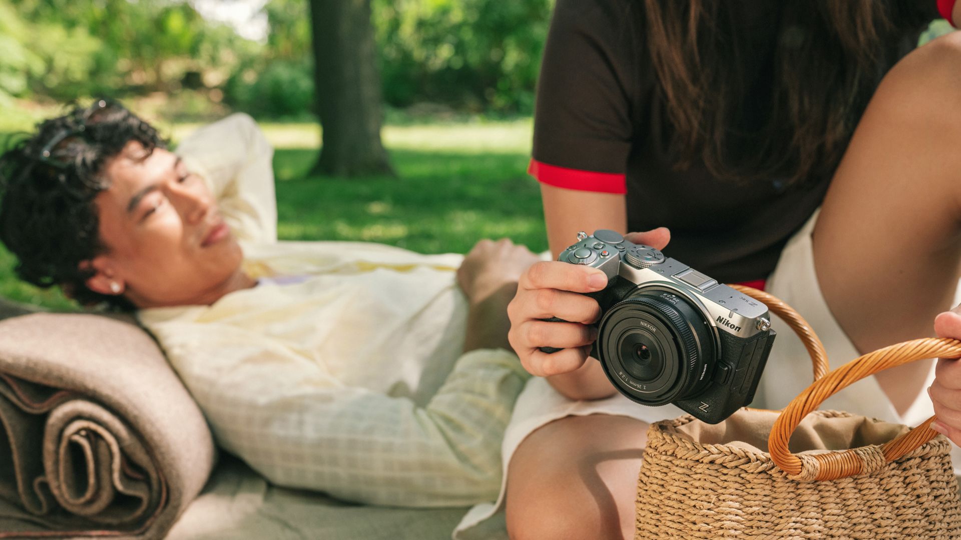 Viewfinder hay màn hình LCD: điều gì thật sự quyết định bức ảnh đẹp?
