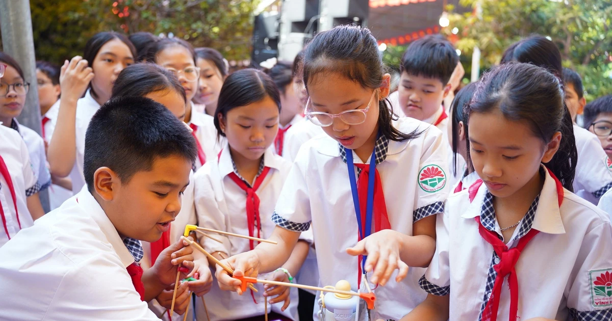 Ngày hội Khoa học và Công nghệ: Cơ hội vàng cho học sinh làm quen AI và robotics