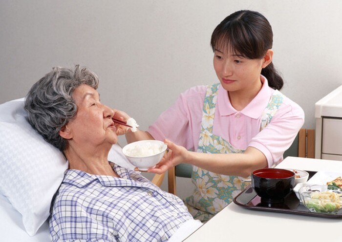 Thiết lập ranh giới lành mạnh với con trưởng thành để giữ bình yên gia đình