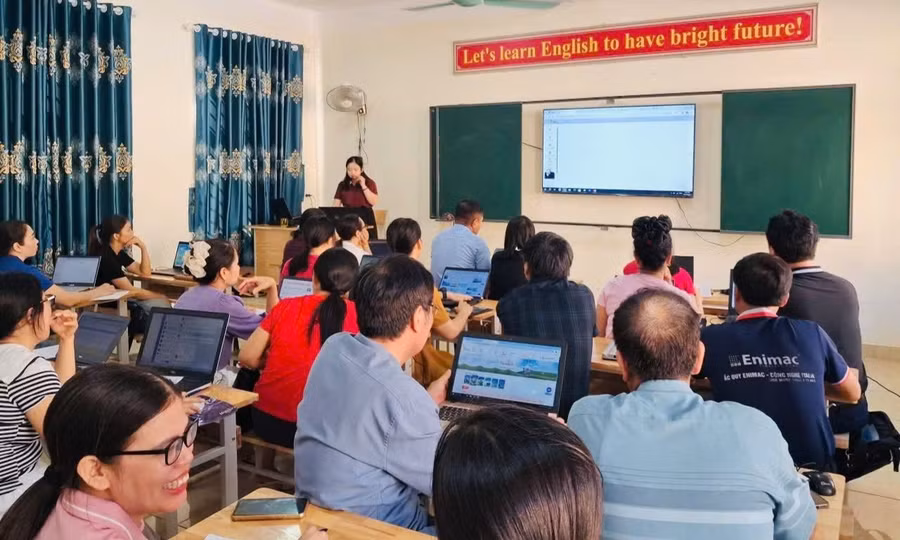 Từ môi trường song ngữ đến thực hành tự nhiên trong lớp học tiếng Anh