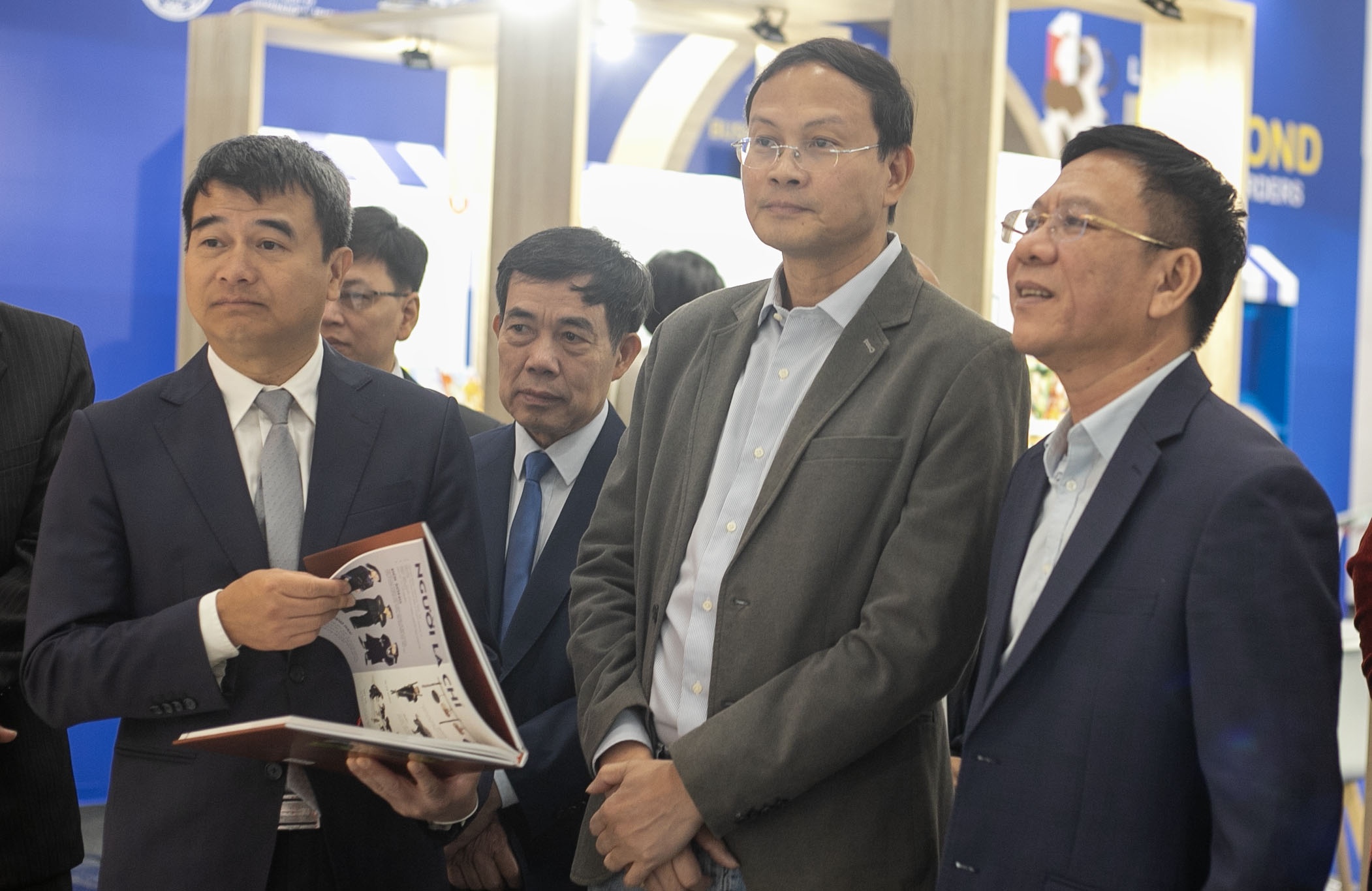 Văn hóa Tây Nguyên và sách Việt Nam bước ra sân khấu quốc tế