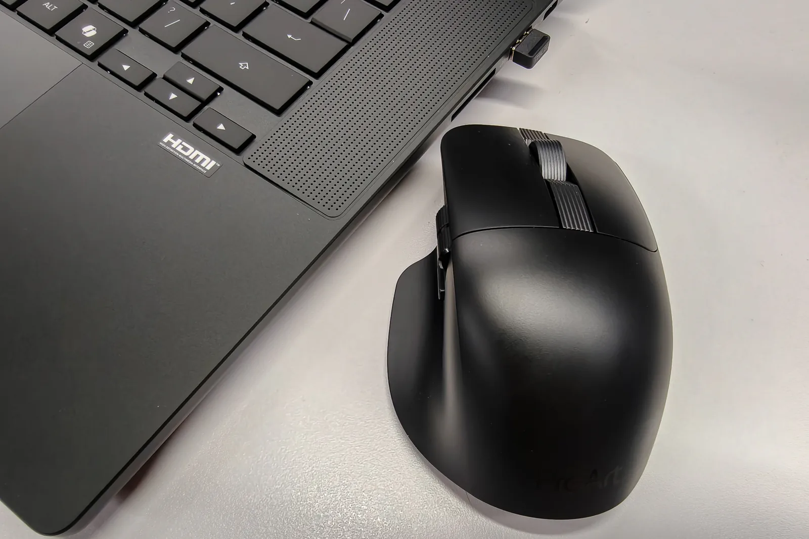 ASUS ProArt P16 RTX Spark: laptop xử lý AI cục bộ giá gần 195 triệu có đáng tiền?