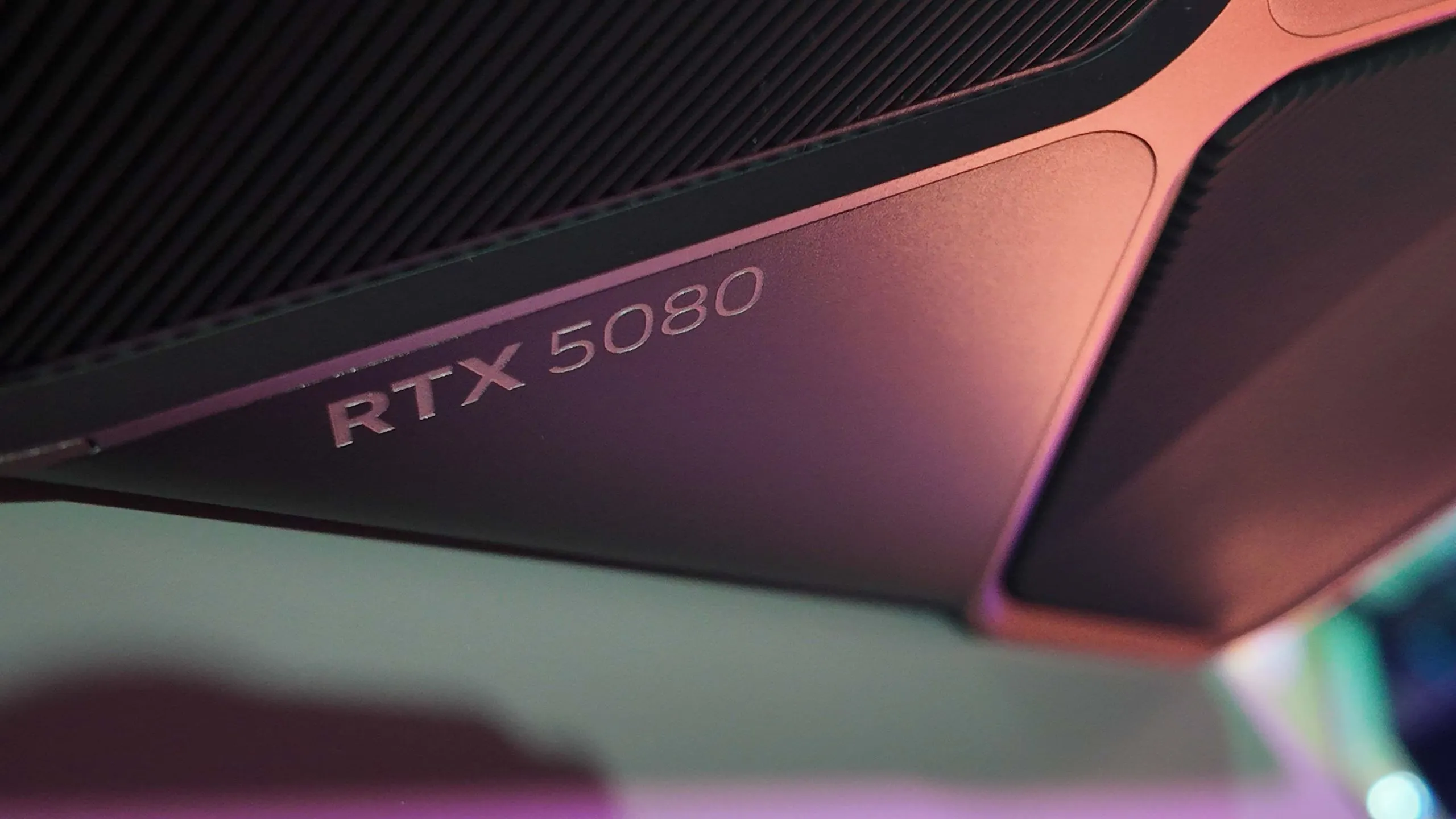 RTX 5080 24GB Lên Ngôi Flagship: Game Thủ Được Và Mất