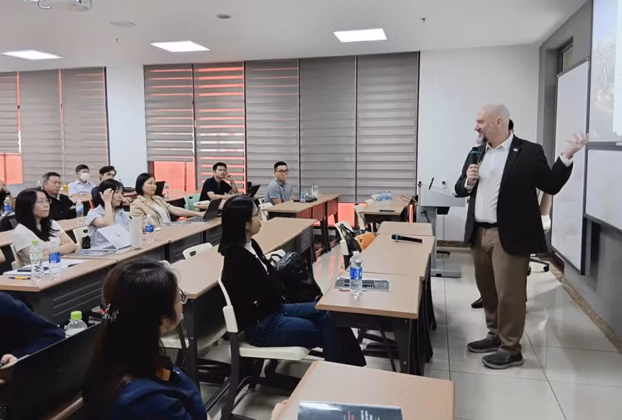 Đại học Việt Nam biến giảng đường thành phòng thí nghiệm thực tế