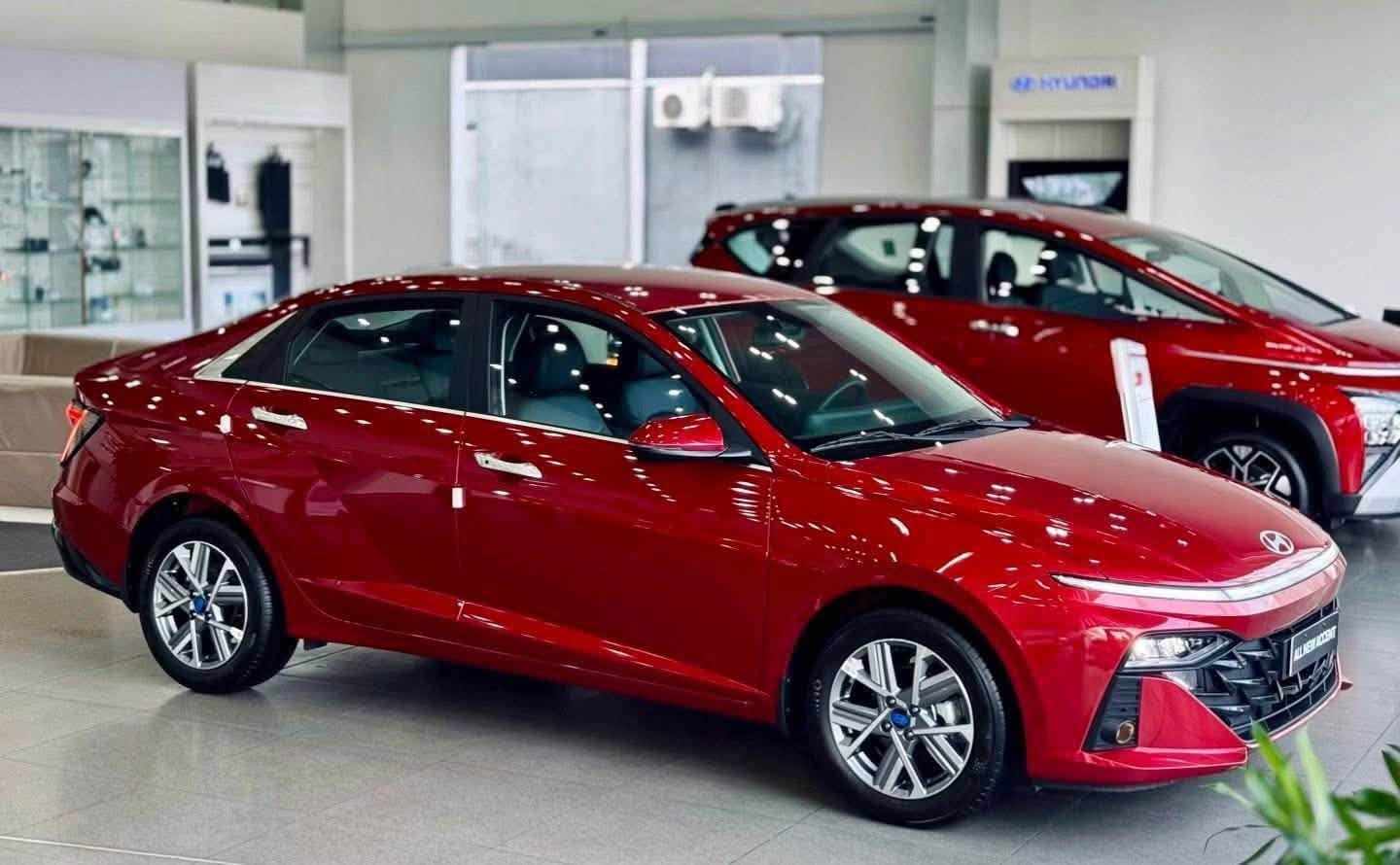 Sedan hạng B bật tăng 29%: Honda City bứt phá, Toyota Vios vẫn giữ ngôi vương