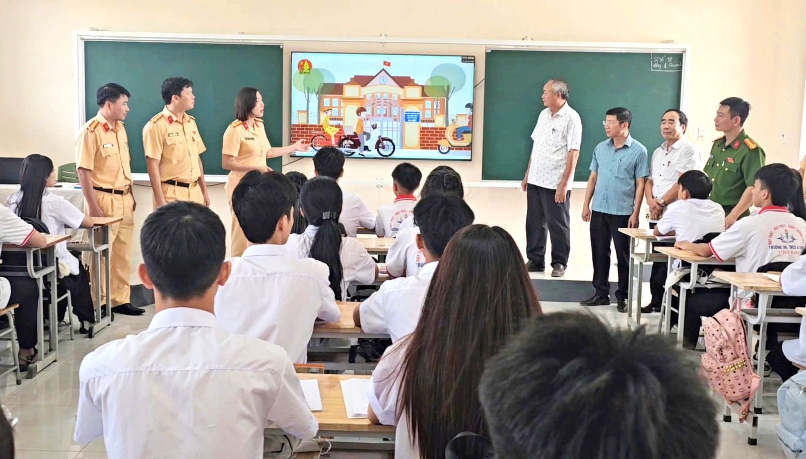 Cảnh sát giao thông chuyển đổi số: Từ camera AI đến dữ liệu thông minh