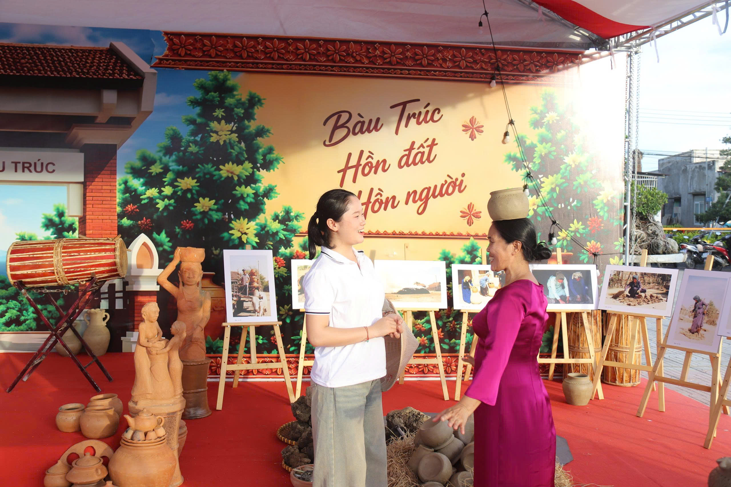 Hội thảo bảo tồn gốm Chăm: Di sản UNESCO phải nuôi được người giữ nghề