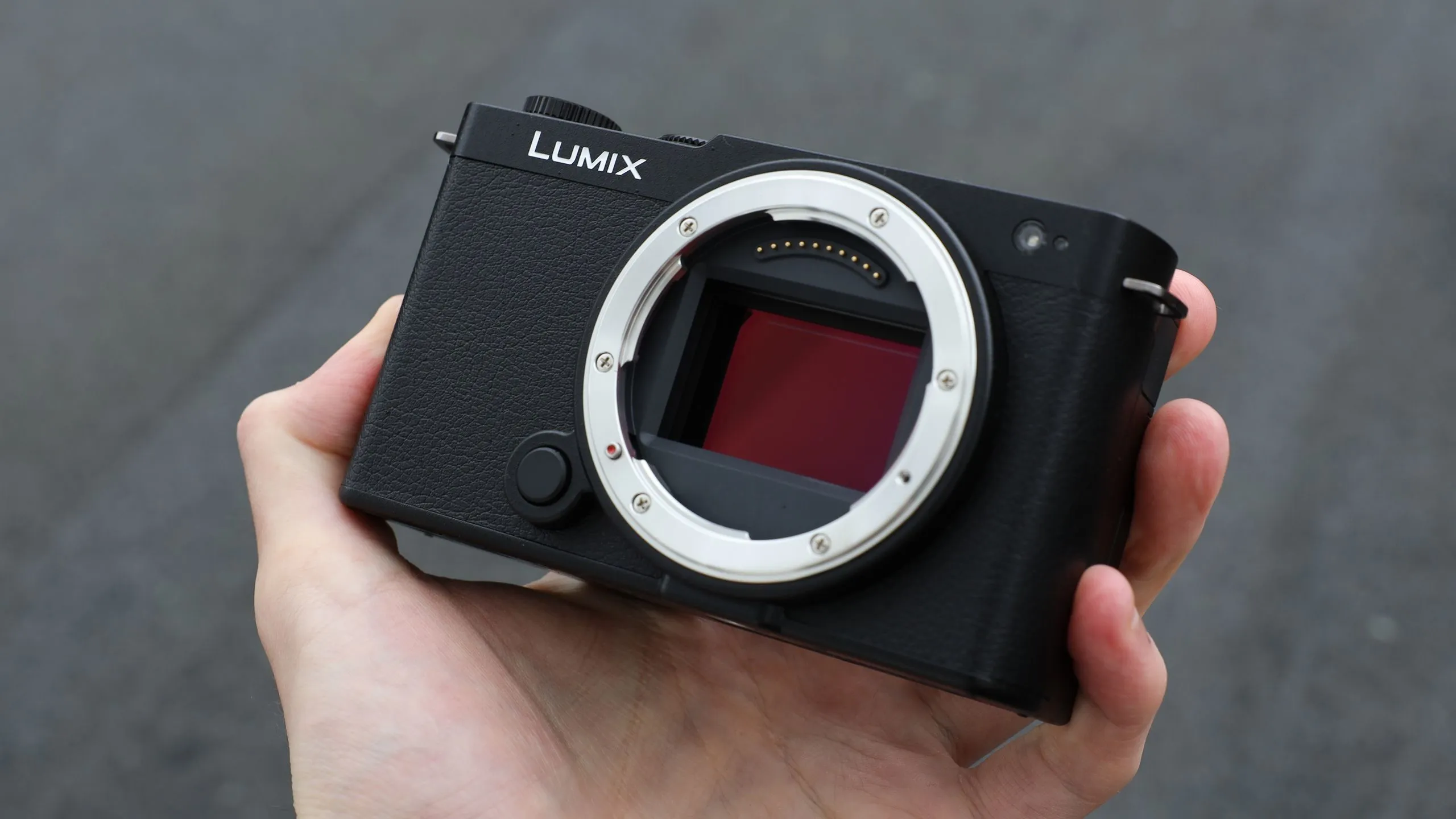 Canon EOS R6 và Panasonic Lumix S9 nhận firmware sửa lỗi ghi hình quan trọng